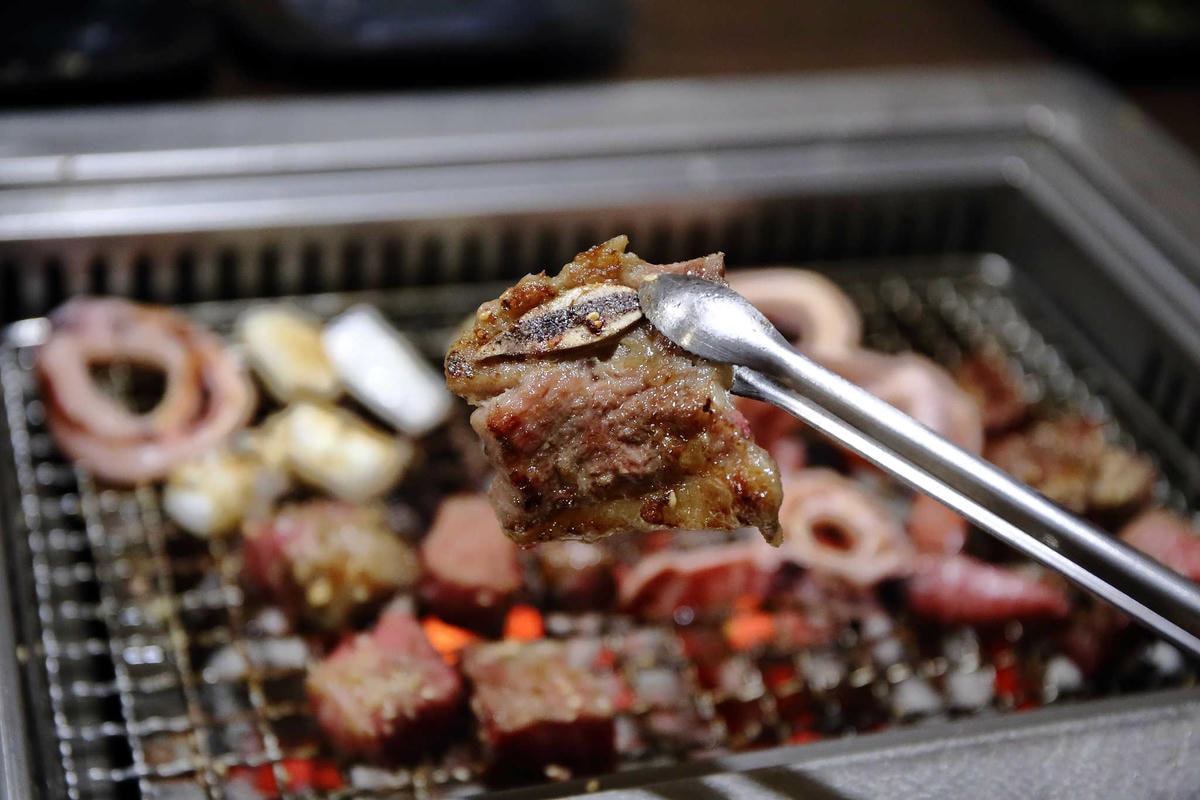 【食。內壢】一燒十味昭和園內壢省桃店〜桃園燒烤吃到飽推薦。懷舊復古主題餐廳,無肉不歡,肉食控必訪!