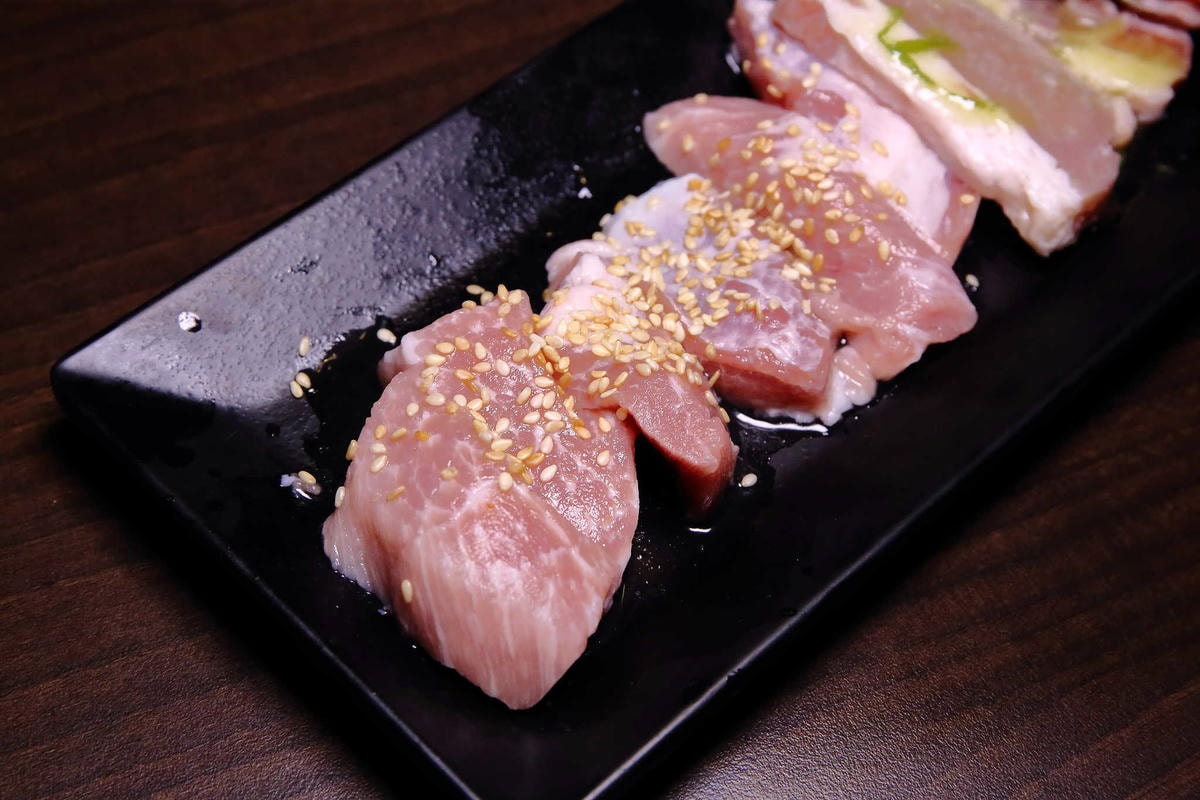 【食。內壢】一燒十味昭和園內壢省桃店〜桃園燒烤吃到飽推薦。懷舊復古主題餐廳,無肉不歡,肉食控必訪!