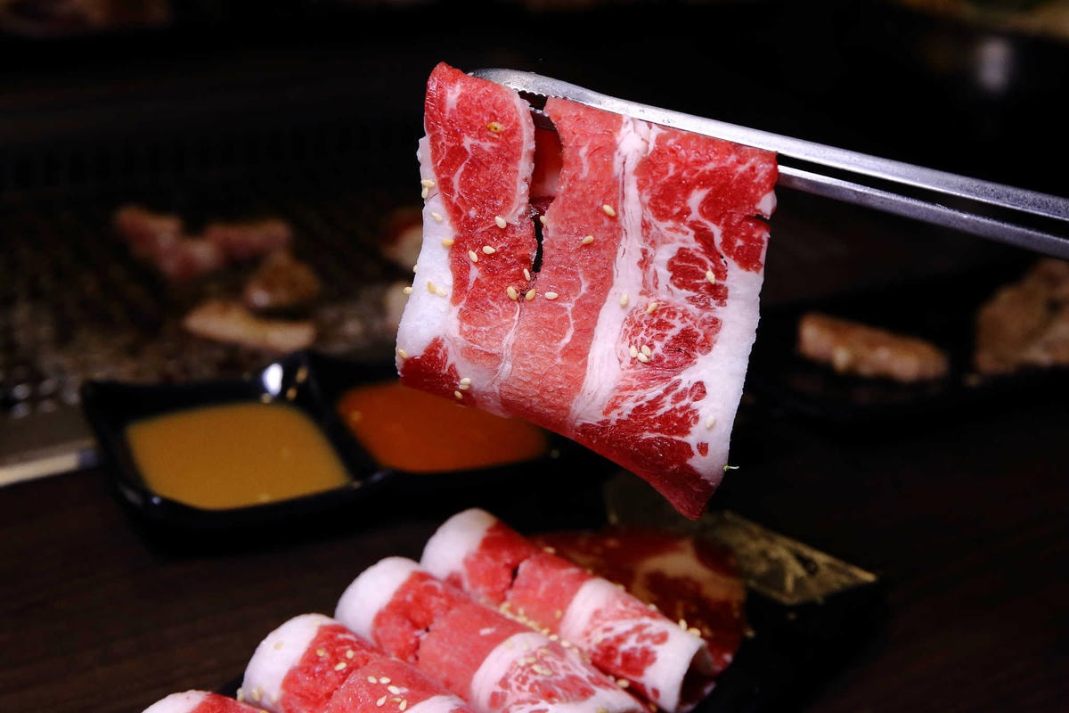 【食。內壢】一燒十味昭和園內壢省桃店〜桃園燒烤吃到飽推薦。懷舊復古主題餐廳,無肉不歡,肉食控必訪!