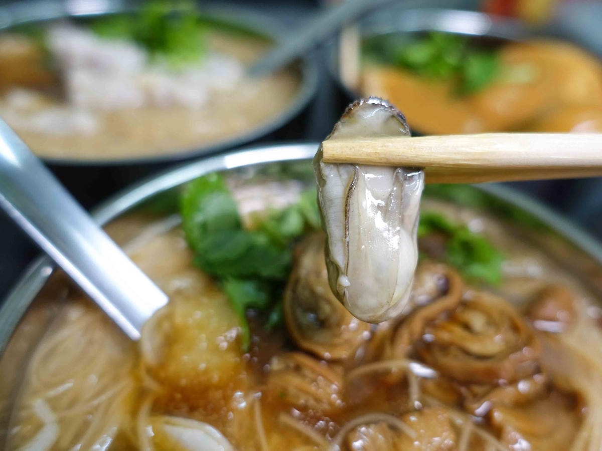 【食。桃園】極鱻麵線甜不辣龍安店〜桃園在地好滋味!蚵仔麵線/甜不辣銅板小吃,平凡中的不平凡滋味,一吃成主顧!