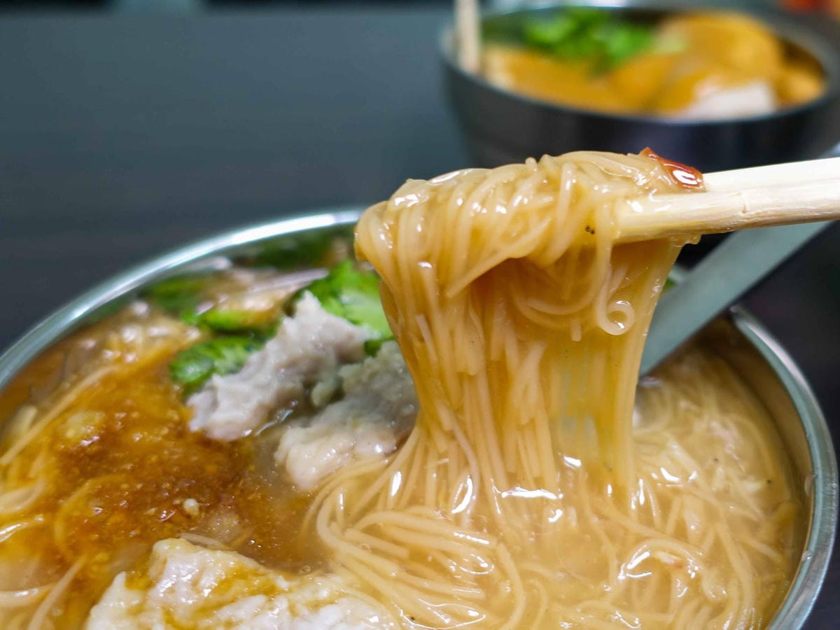 【食。桃園】極鱻麵線甜不辣龍安店〜桃園在地好滋味!蚵仔麵線/甜不辣銅板小吃,平凡中的不平凡滋味,一吃成主顧!