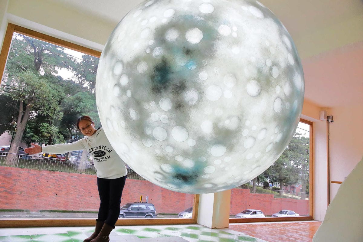 【食。桃園】鹿點咖啡 Luna桃園店〜第三家分店新開幕搶先報！帶我去月球！夢想實現，把月球搬進店裡？！