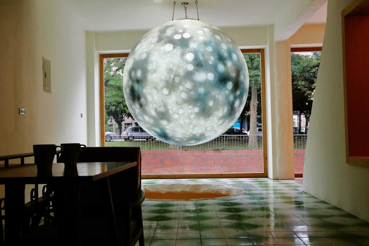 【食。桃園】鹿點咖啡 Luna桃園店〜第三家分店新開幕搶先報！帶我去月球！夢想實現，把月球搬進店裡？！