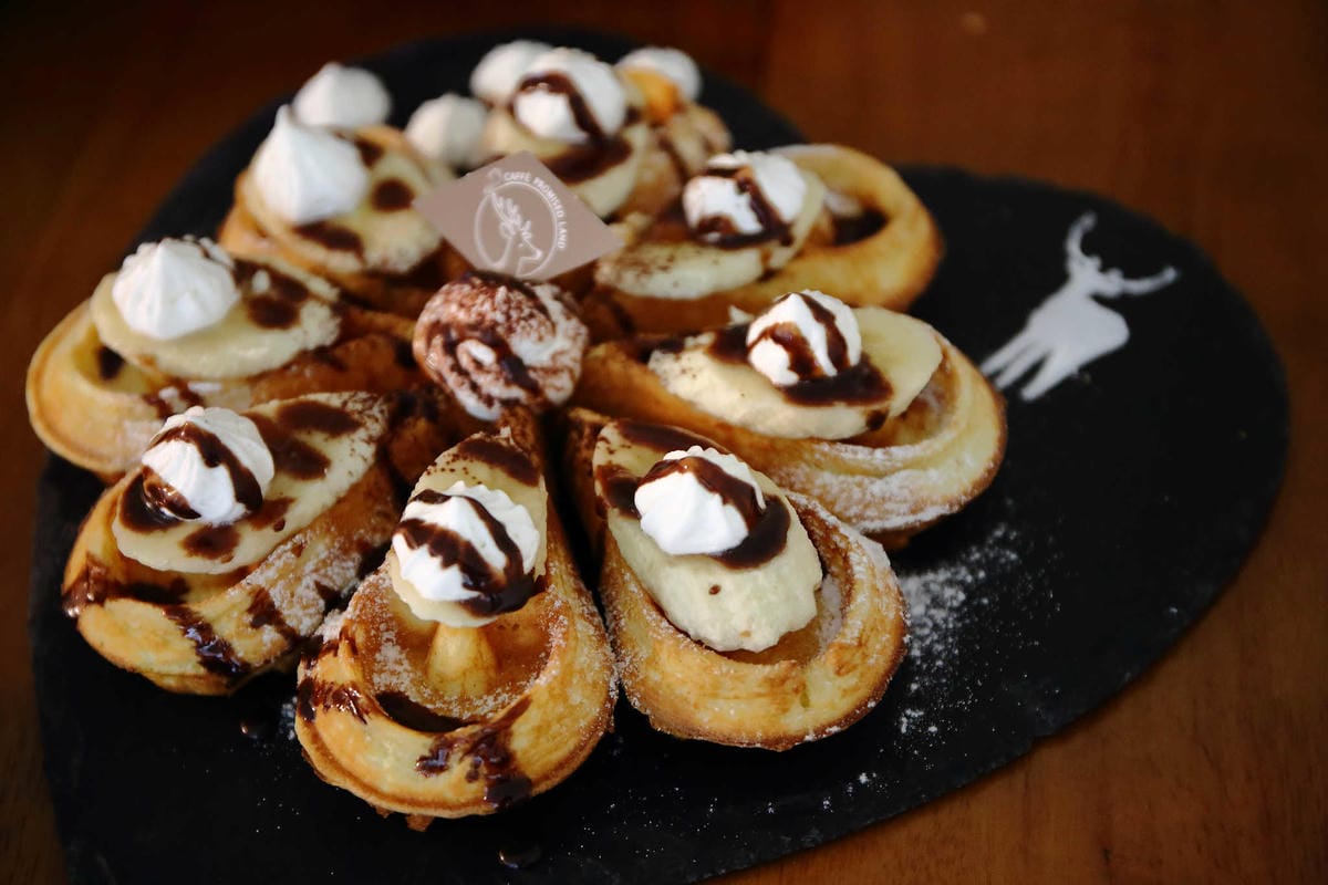 【食。桃園】鹿點咖啡 Luna桃園店〜第三家分店新開幕搶先報！帶我去月球！夢想實現，把月球搬進店裡？！