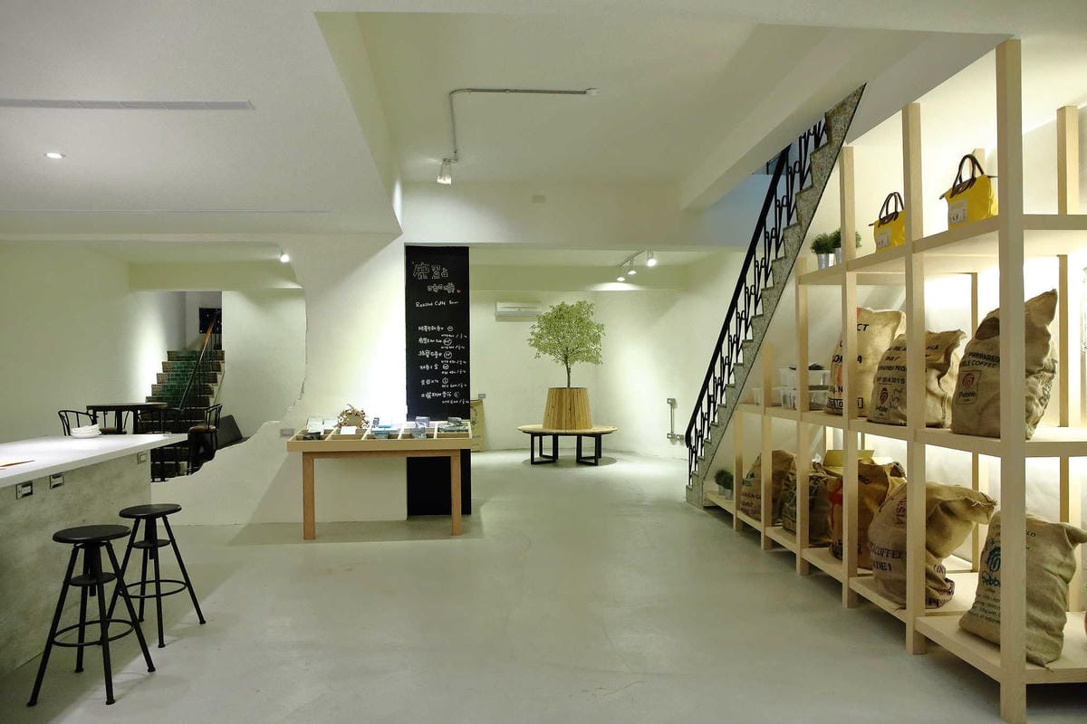 【食。桃園】鹿點咖啡 Luna桃園店〜第三家分店新開幕搶先報！帶我去月球！夢想實現，把月球搬進店裡？！