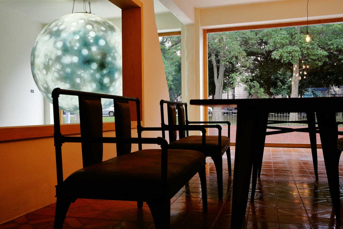 【食。桃園】鹿點咖啡 Luna桃園店〜第三家分店新開幕搶先報！帶我去月球！夢想實現，把月球搬進店裡？！