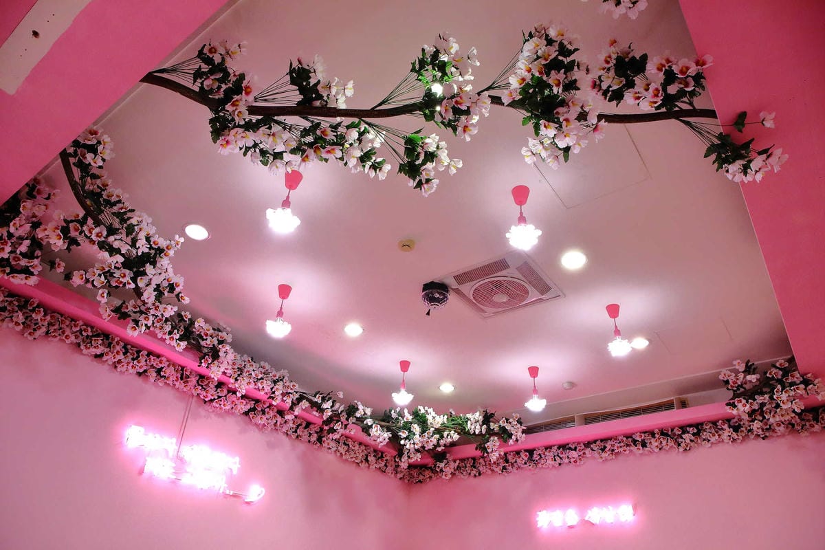 【食。桃園】浪漫廚房〜IG網紅拍照打卡新熱門粉色販賣機！夢幻粉色系餐廳，重溫韓劇甜蜜與浪漫情景❤(已歇業)