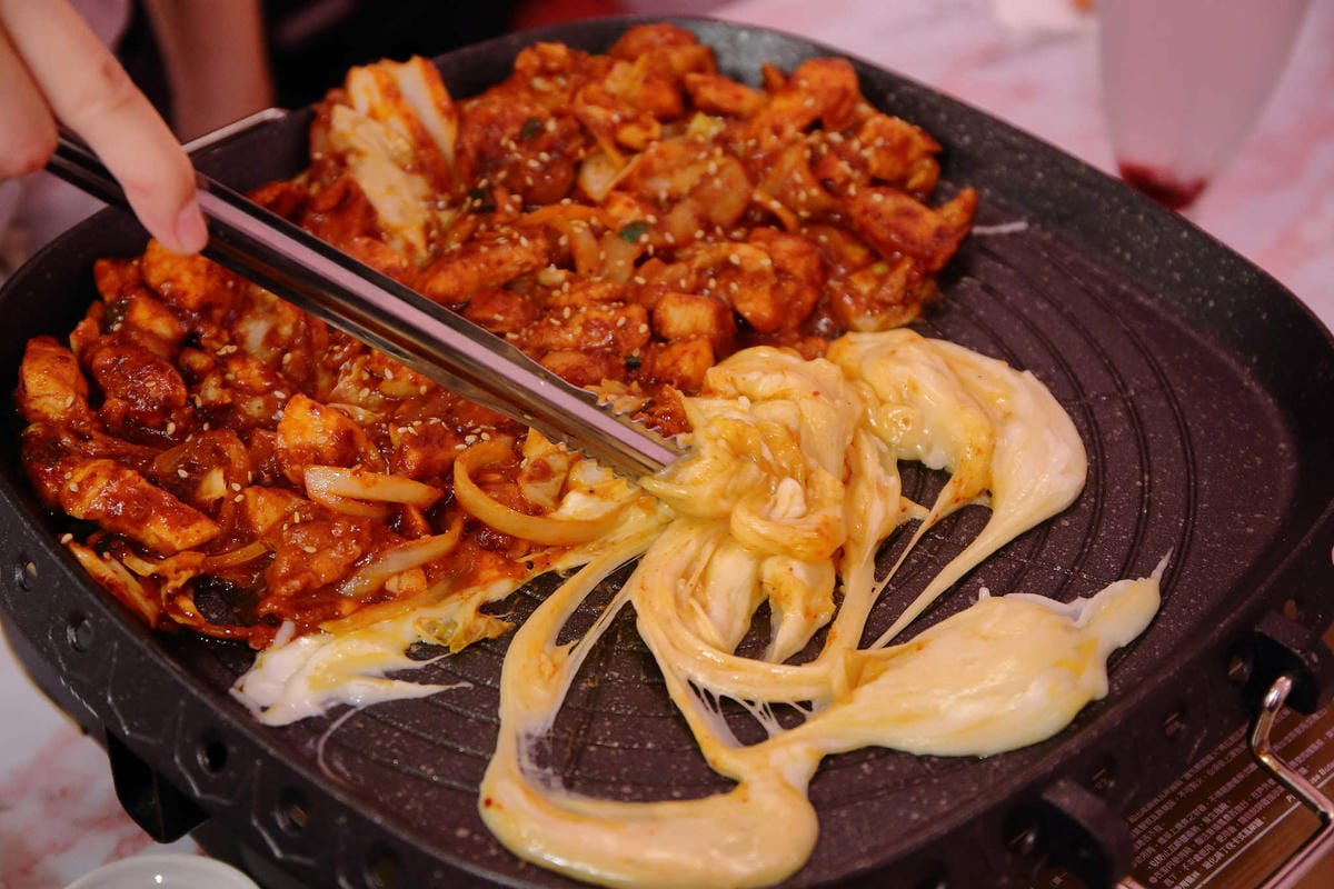 【食。桃園】浪漫廚房〜IG網紅拍照打卡新熱門粉色販賣機！夢幻粉色系餐廳，重溫韓劇甜蜜與浪漫情景❤(已歇業)