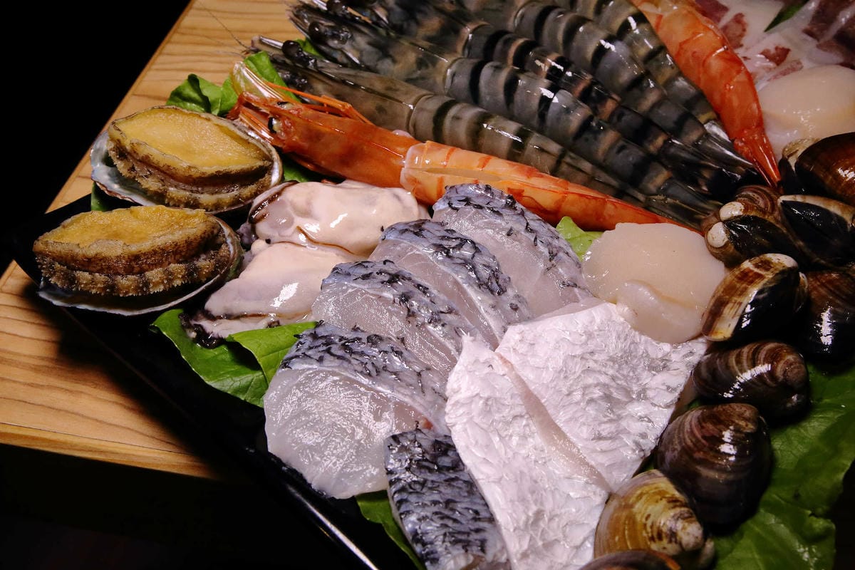 【食。板橋】金鍋盃板橋加盟店〜板橋火鍋推薦。霸氣海鮮船超浮誇！大份量滿足饕客們的味覺享受！