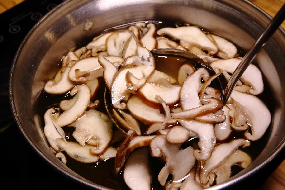 【食。板橋】金鍋盃板橋加盟店〜板橋火鍋推薦。霸氣海鮮船超浮誇！大份量滿足饕客們的味覺享受！