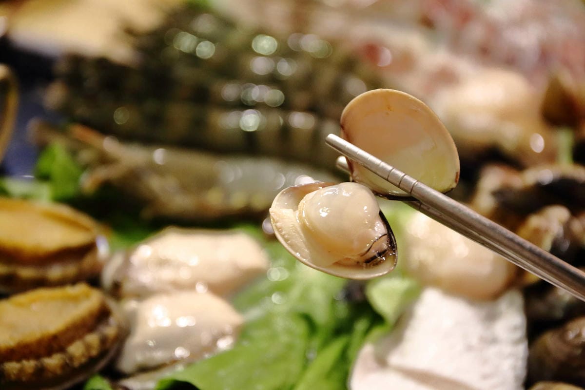 【食。板橋】金鍋盃板橋加盟店〜板橋火鍋推薦。霸氣海鮮船超浮誇！大份量滿足饕客們的味覺享受！