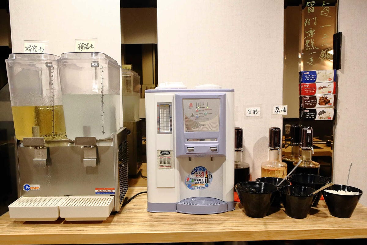 【食。板橋】金鍋盃板橋加盟店〜板橋火鍋推薦。霸氣海鮮船超浮誇！大份量滿足饕客們的味覺享受！