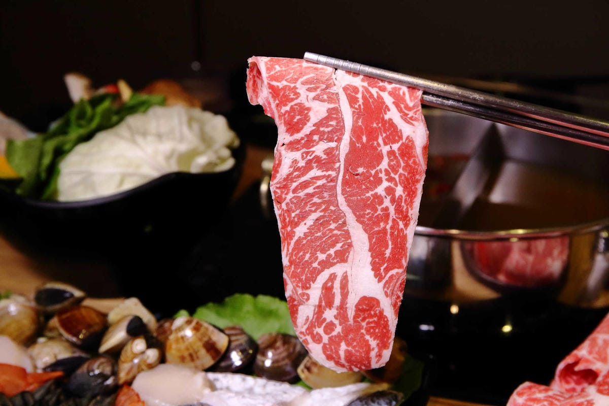 【食。板橋】金鍋盃板橋加盟店〜板橋火鍋推薦。霸氣海鮮船超浮誇！大份量滿足饕客們的味覺享受！