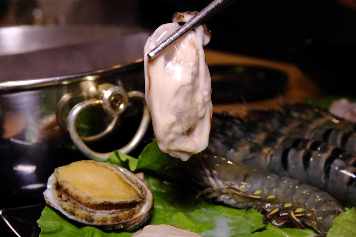 【食。板橋】金鍋盃板橋加盟店〜板橋火鍋推薦。霸氣海鮮船超浮誇！大份量滿足饕客們的味覺享受！