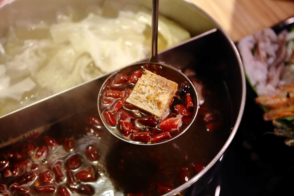 【食。板橋】金鍋盃板橋加盟店〜板橋火鍋推薦。霸氣海鮮船超浮誇！大份量滿足饕客們的味覺享受！