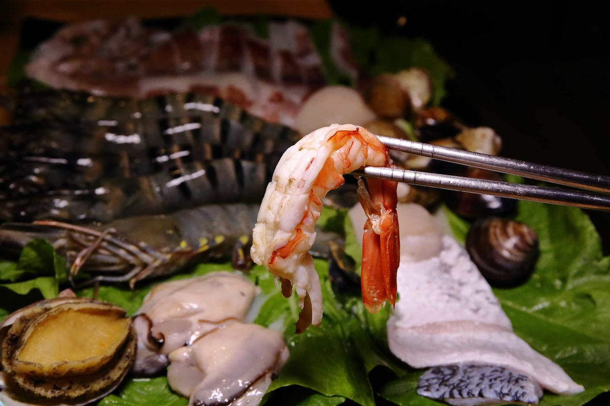 【食。板橋】金鍋盃板橋加盟店〜板橋火鍋推薦。霸氣海鮮船超浮誇！大份量滿足饕客們的味覺享受！