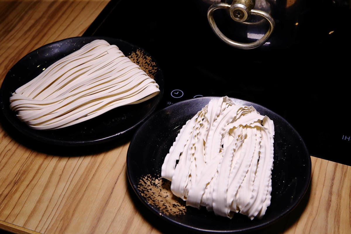 【食。板橋】金鍋盃板橋加盟店〜板橋火鍋推薦。霸氣海鮮船超浮誇！大份量滿足饕客們的味覺享受！