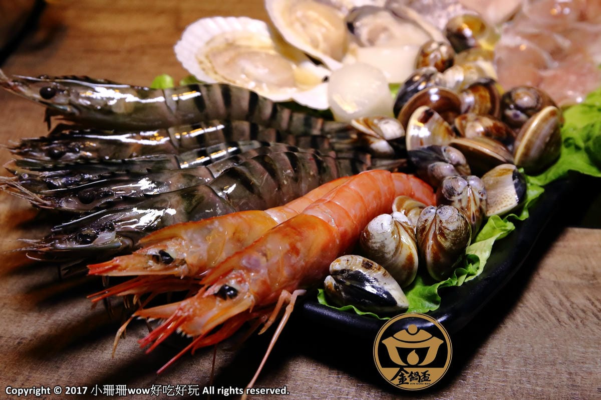 【食。板橋】金鍋盃板橋加盟店〜板橋火鍋推薦。霸氣海鮮船超浮誇！大份量滿足饕客們的味覺享受！