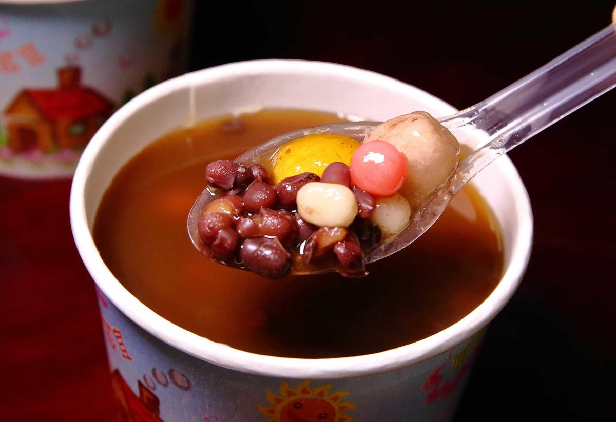 【食。桃園】星大王甜品專賣〜暖呼呼的冬至湯圓來囉!手工芋圓VS綜合湯圓「爆漿流出」,心和胃都暖了起來