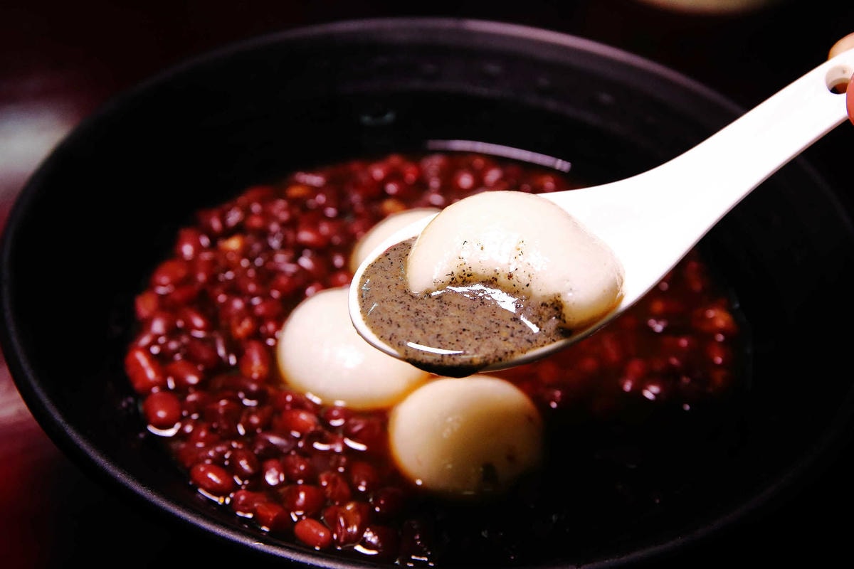 【食。桃園】星大王甜品專賣〜暖呼呼的冬至湯圓來囉!手工芋圓VS綜合湯圓「爆漿流出」,心和胃都暖了起來