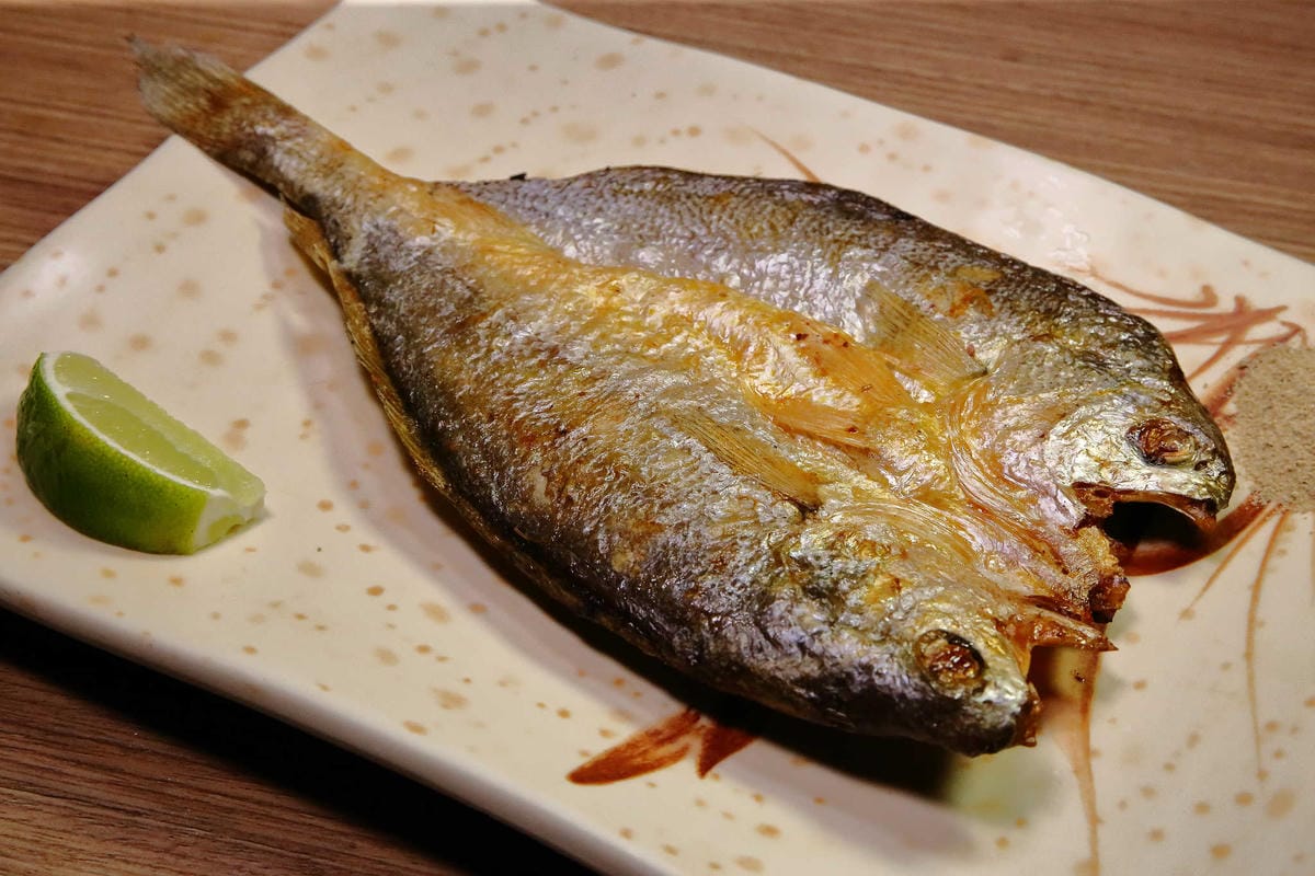 【食。台北】雞老爺藥膳桶仔雞〜市區也吃得到現烤桶仔雞！甘甜好呷涮嘴，平價消費，聚餐圍爐好所在