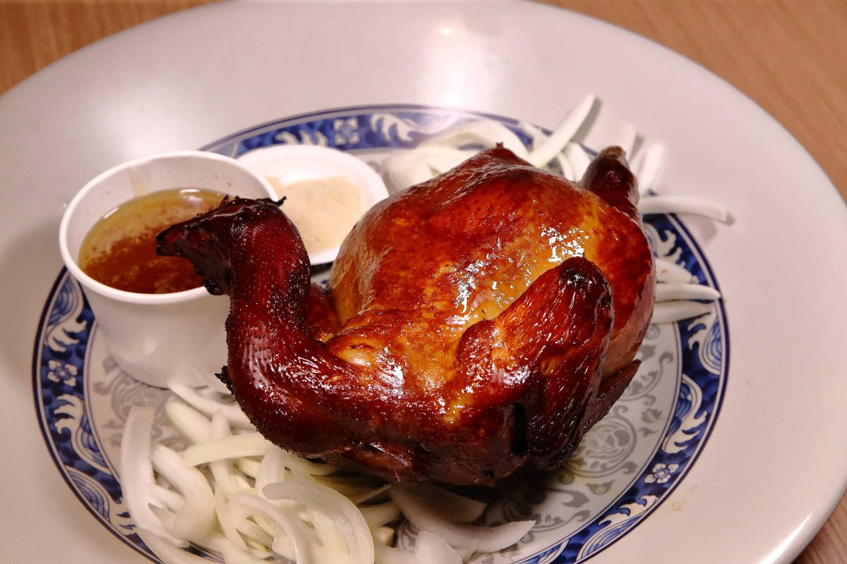 【食。台北】雞老爺藥膳桶仔雞〜市區也吃得到現烤桶仔雞！甘甜好呷涮嘴，平價消費，聚餐圍爐好所在