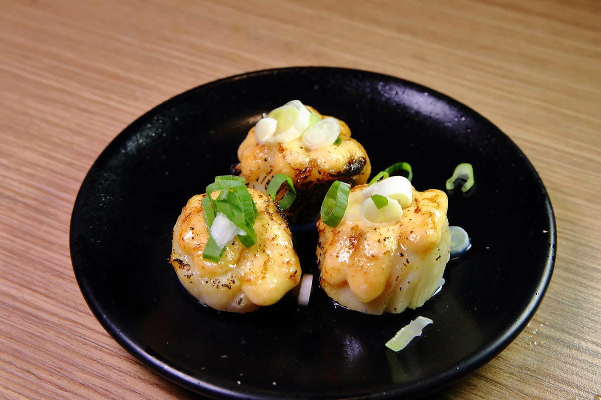 【食。台北】雞老爺藥膳桶仔雞〜市區也吃得到現烤桶仔雞！甘甜好呷涮嘴，平價消費，聚餐圍爐好所在