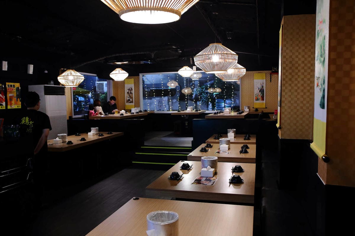 【食。台北】雞老爺藥膳桶仔雞〜市區也吃得到現烤桶仔雞！甘甜好呷涮嘴，平價消費，聚餐圍爐好所在