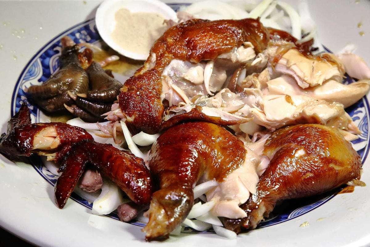 【食。台北】雞老爺藥膳桶仔雞〜市區也吃得到現烤桶仔雞！甘甜好呷涮嘴，平價消費，聚餐圍爐好所在