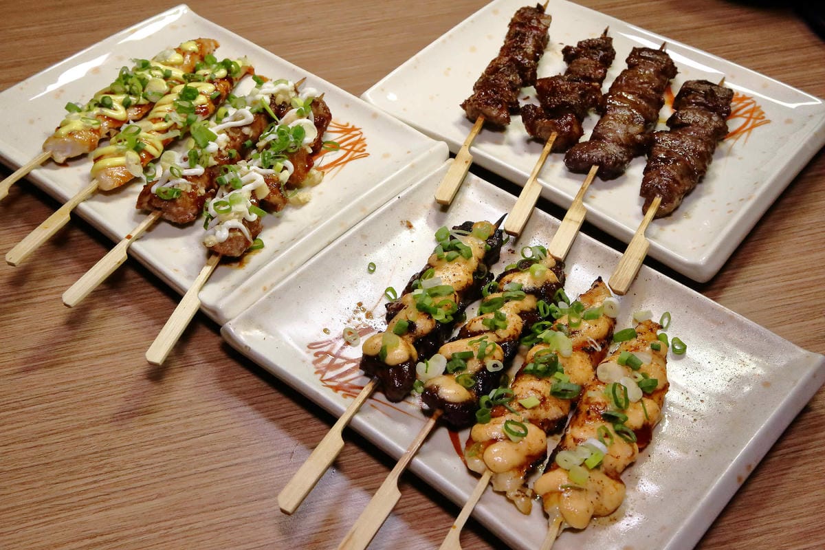 【食。台北】雞老爺藥膳桶仔雞〜市區也吃得到現烤桶仔雞！甘甜好呷涮嘴，平價消費，聚餐圍爐好所在