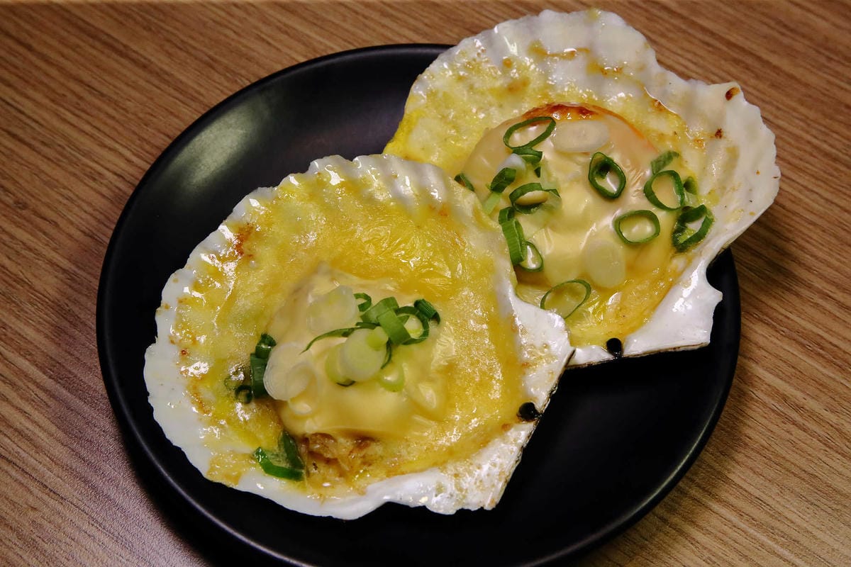 【食。台北】雞老爺藥膳桶仔雞〜市區也吃得到現烤桶仔雞！甘甜好呷涮嘴，平價消費，聚餐圍爐好所在