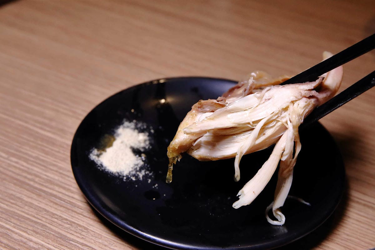 【食。台北】雞老爺藥膳桶仔雞〜市區也吃得到現烤桶仔雞！甘甜好呷涮嘴，平價消費，聚餐圍爐好所在