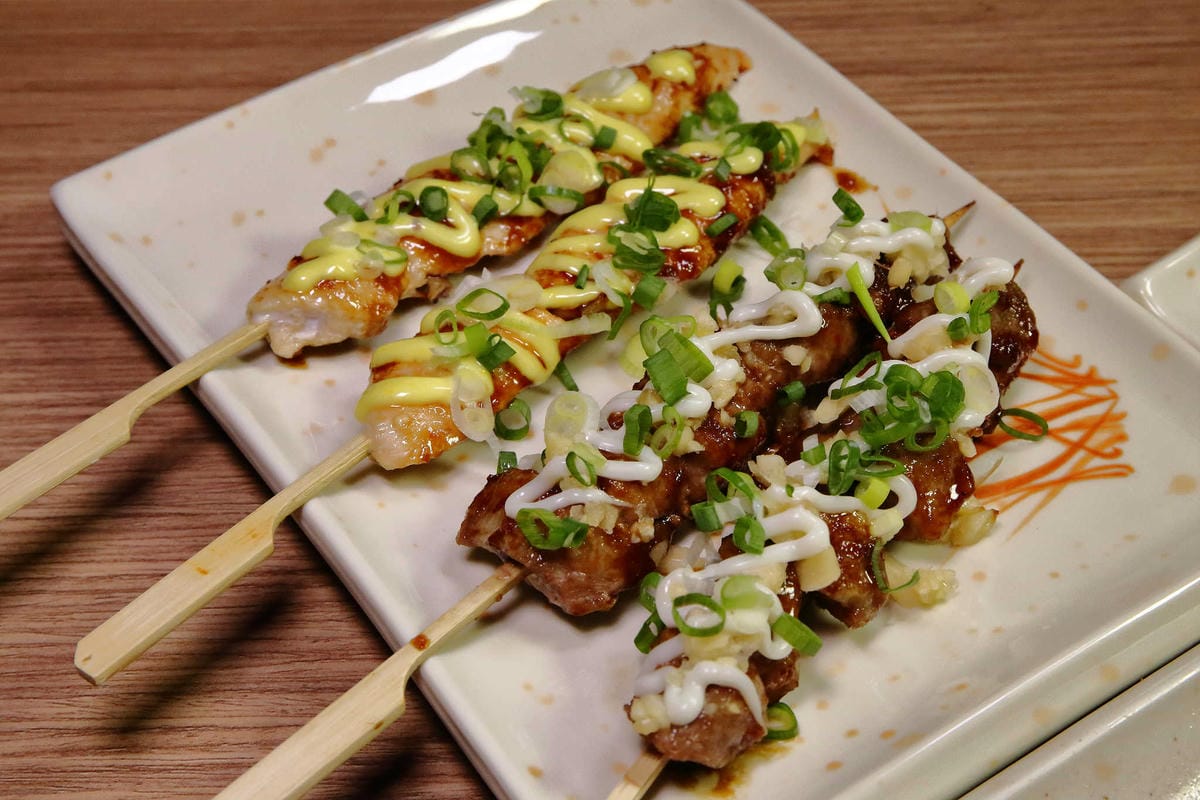 【食。台北】雞老爺藥膳桶仔雞〜市區也吃得到現烤桶仔雞！甘甜好呷涮嘴，平價消費，聚餐圍爐好所在