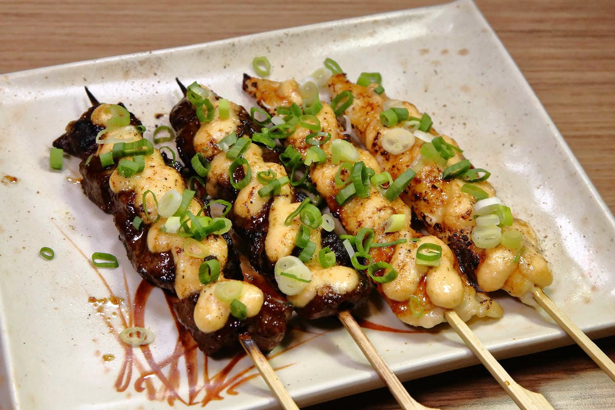 【食。台北】雞老爺藥膳桶仔雞〜市區也吃得到現烤桶仔雞！甘甜好呷涮嘴，平價消費，聚餐圍爐好所在