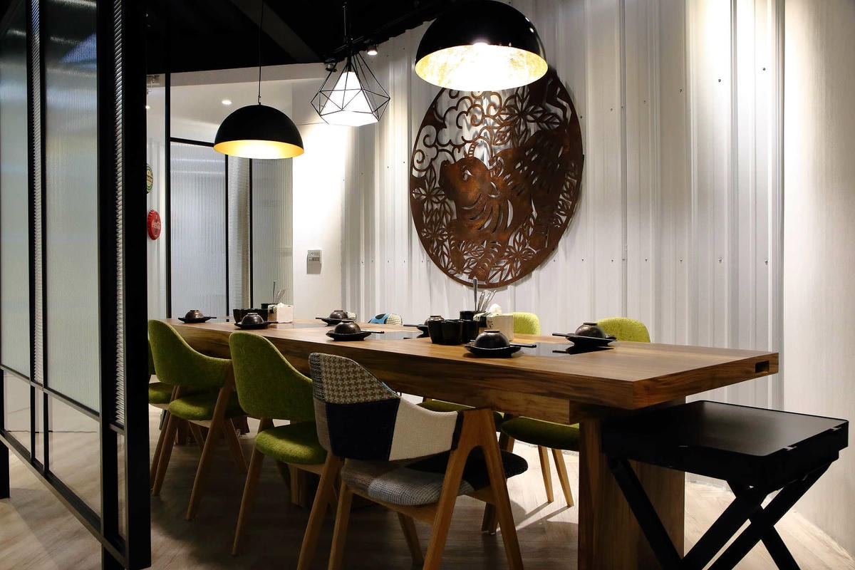 【食。中和】沸騰涮涮鍋-中山店〜中和火鍋推薦!CP值破表,平價的高級肉品專賣,環境優渥的親子用餐空間,沒吃過一定會後悔!(已歇業)