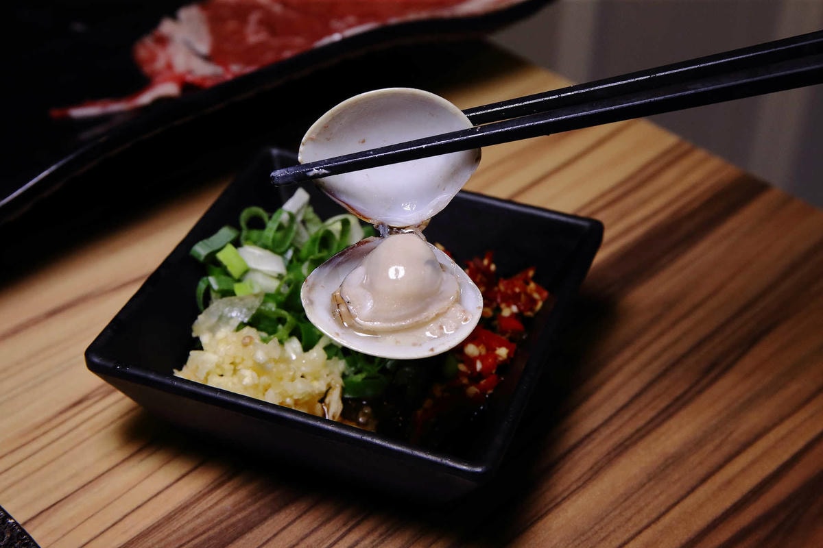 【食。中和】沸騰涮涮鍋-中山店〜中和火鍋推薦!CP值破表,平價的高級肉品專賣,環境優渥的親子用餐空間,沒吃過一定會後悔!(已歇業)