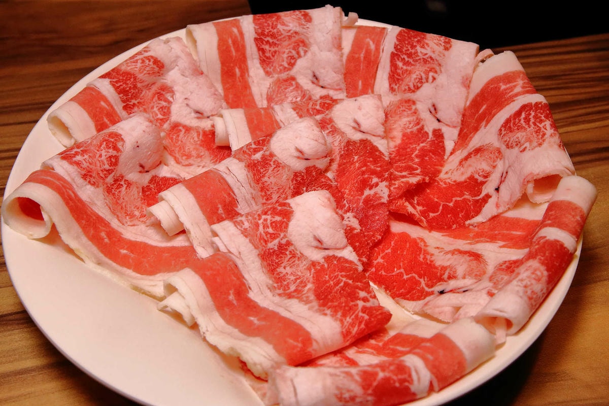 【食。中和】沸騰涮涮鍋-中山店〜中和火鍋推薦!CP值破表,平價的高級肉品專賣,環境優渥的親子用餐空間,沒吃過一定會後悔!(已歇業)
