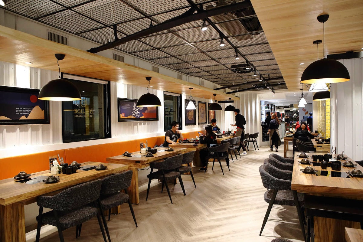 【食。中和】沸騰涮涮鍋-中山店〜中和火鍋推薦!CP值破表,平價的高級肉品專賣,環境優渥的親子用餐空間,沒吃過一定會後悔!(已歇業)