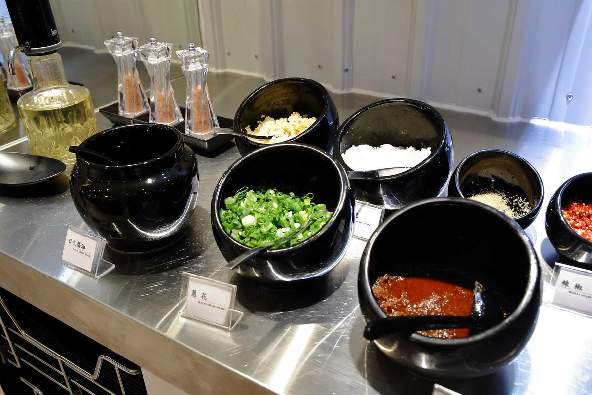 【食。中和】沸騰涮涮鍋-中山店〜中和火鍋推薦!CP值破表,平價的高級肉品專賣,環境優渥的親子用餐空間,沒吃過一定會後悔!(已歇業)