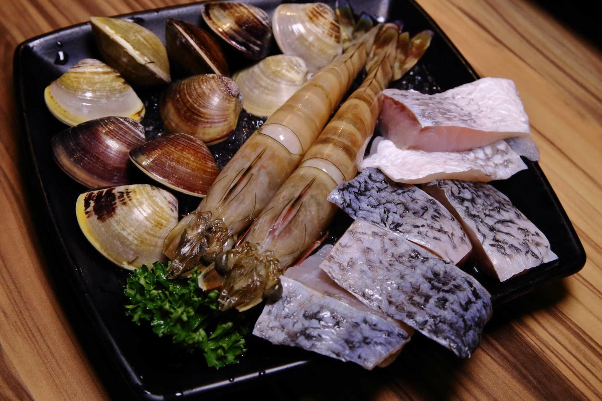 【食。中和】沸騰涮涮鍋-中山店〜中和火鍋推薦!CP值破表,平價的高級肉品專賣,環境優渥的親子用餐空間,沒吃過一定會後悔!(已歇業)