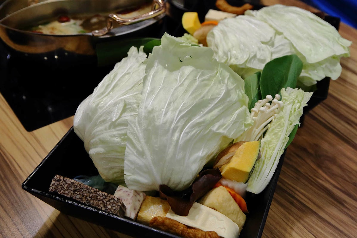 【食。中和】沸騰涮涮鍋-中山店〜中和火鍋推薦!CP值破表,平價的高級肉品專賣,環境優渥的親子用餐空間,沒吃過一定會後悔!(已歇業)