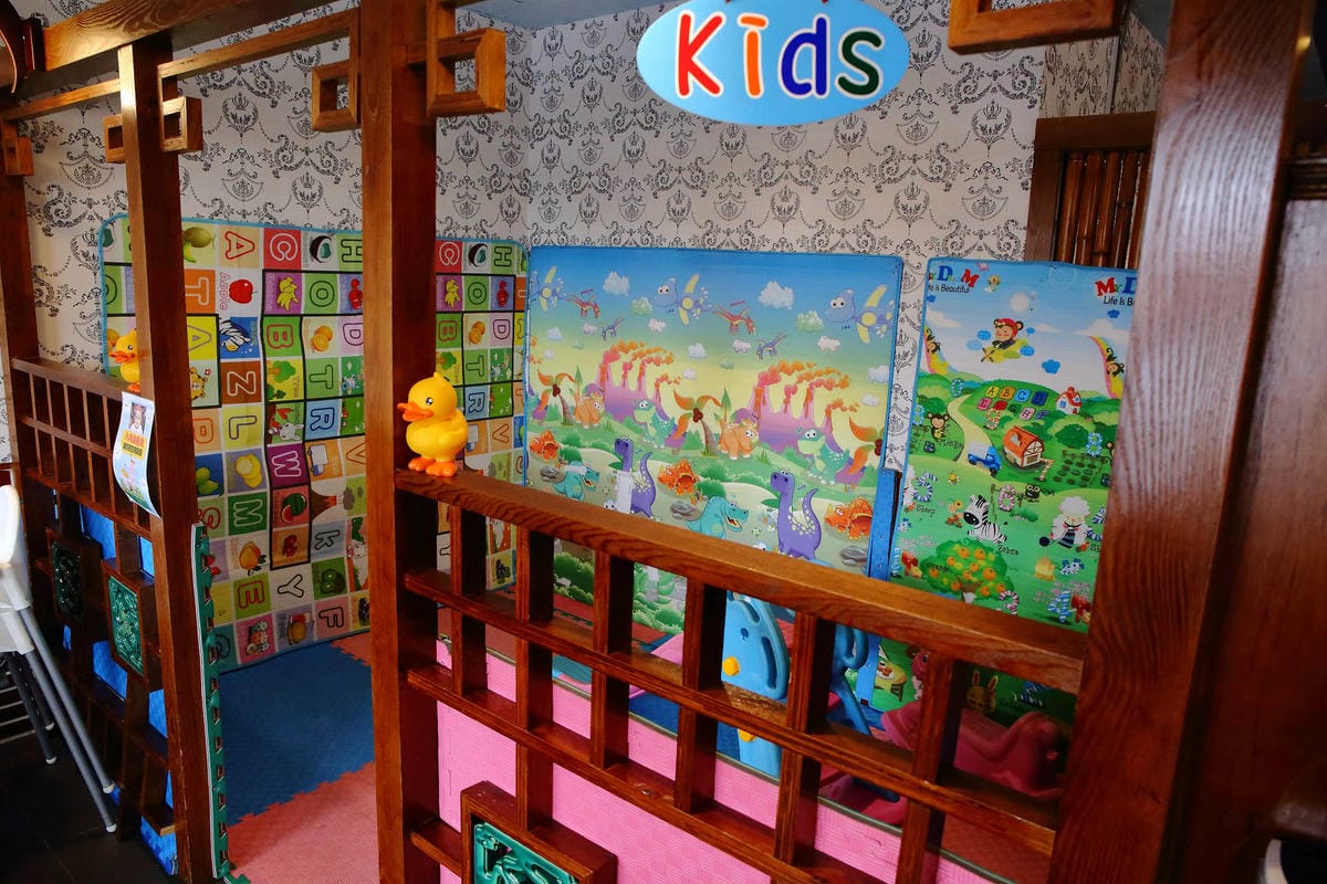 【食。桃園】餓人谷有間客棧人文茶館〜鞦韆復古主題餐廳，品茶、簡餐、茶點，朋友聚餐、情侶約會都適合(已歇業)