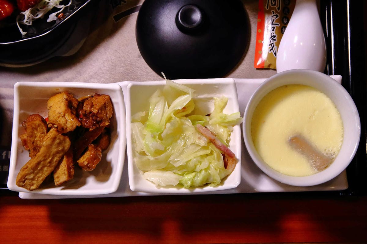 【食。桃園】餓人谷有間客棧人文茶館〜鞦韆復古主題餐廳，品茶、簡餐、茶點，朋友聚餐、情侶約會都適合(已歇業)