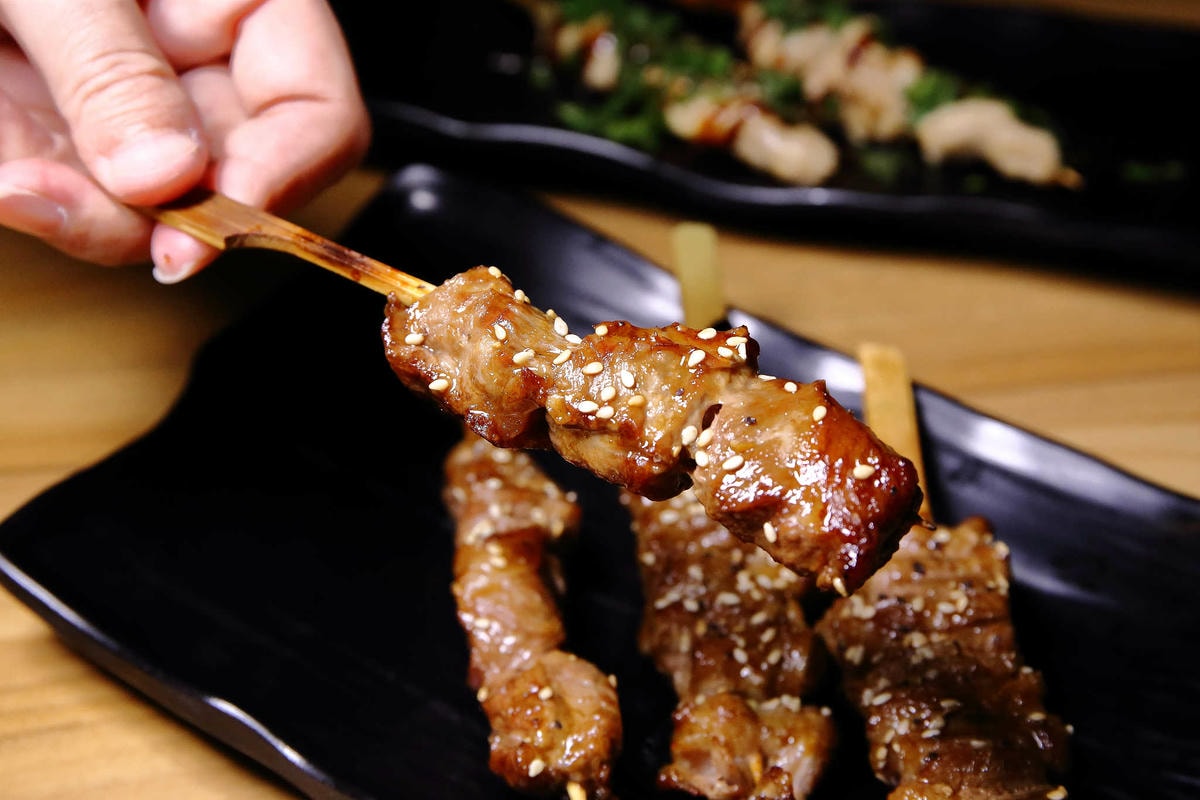 【食。新莊】次郎串燒-新莊店〜新莊串燒居酒屋。小資族下班的聚會平價居酒屋,輕鬆吃串燒、喝啤酒、大聲聊天!