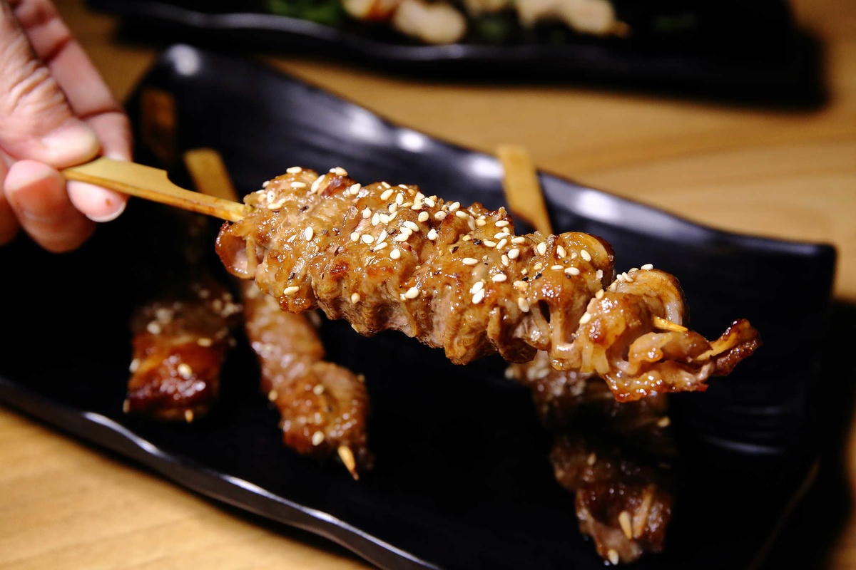 【食。新莊】次郎串燒-新莊店〜新莊串燒居酒屋。小資族下班的聚會平價居酒屋,輕鬆吃串燒、喝啤酒、大聲聊天!