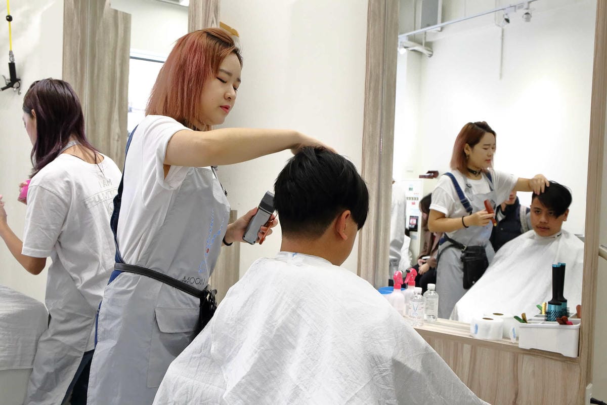 【髮型。桃園中壢】MOON CUT Hair Cut〜中原夜市專業佰元快速剪髮造型，省時省錢又有型，My Hair My Style！