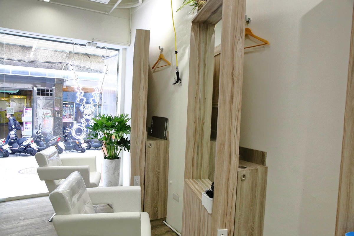 【髮型。桃園中壢】MOON CUT Hair Cut〜中原夜市專業佰元快速剪髮造型，省時省錢又有型，My Hair My Style！