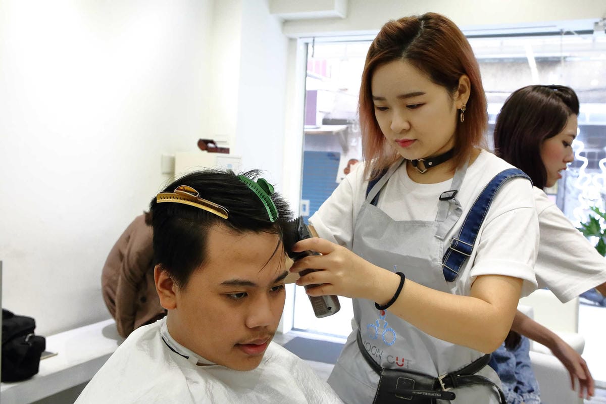 【髮型。桃園中壢】MOON CUT Hair Cut〜中原夜市專業佰元快速剪髮造型，省時省錢又有型，My Hair My Style！