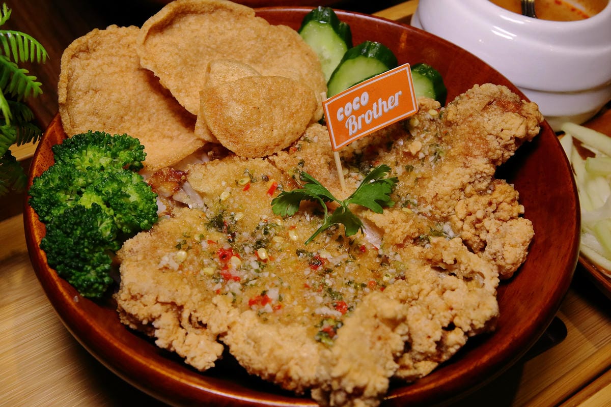【食。台北】Coco Brother 椰兄〜中山站美食/泰式南洋主題餐廳/IG打卡熱點/全台首創泰國椰子冰淇淋/新泰式定食料理