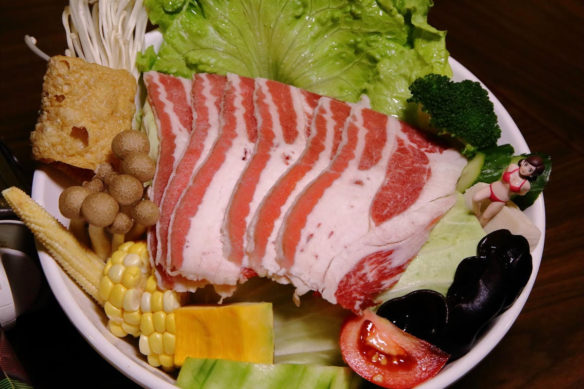 【食。台北】Coco Brother 椰兄〜中山站美食/泰式南洋主題餐廳/IG打卡熱點/全台首創泰國椰子冰淇淋/新泰式定食料理